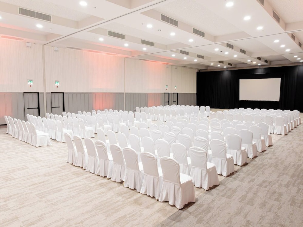 Grand Palladium Palace Resort Spa & Casino - All Inclusive — Hotel building in Bavaro, La Altagracia