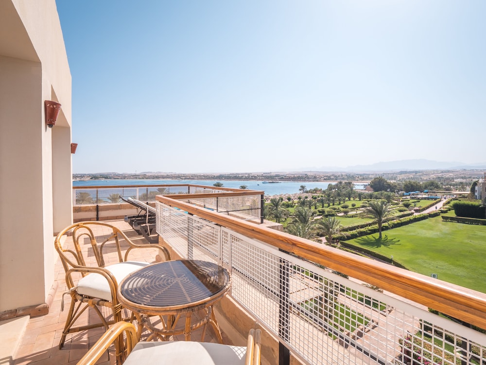Fort Arabesque Resort, Spa & Villas — Hotel rooms in Makadi Bay, Red Sea