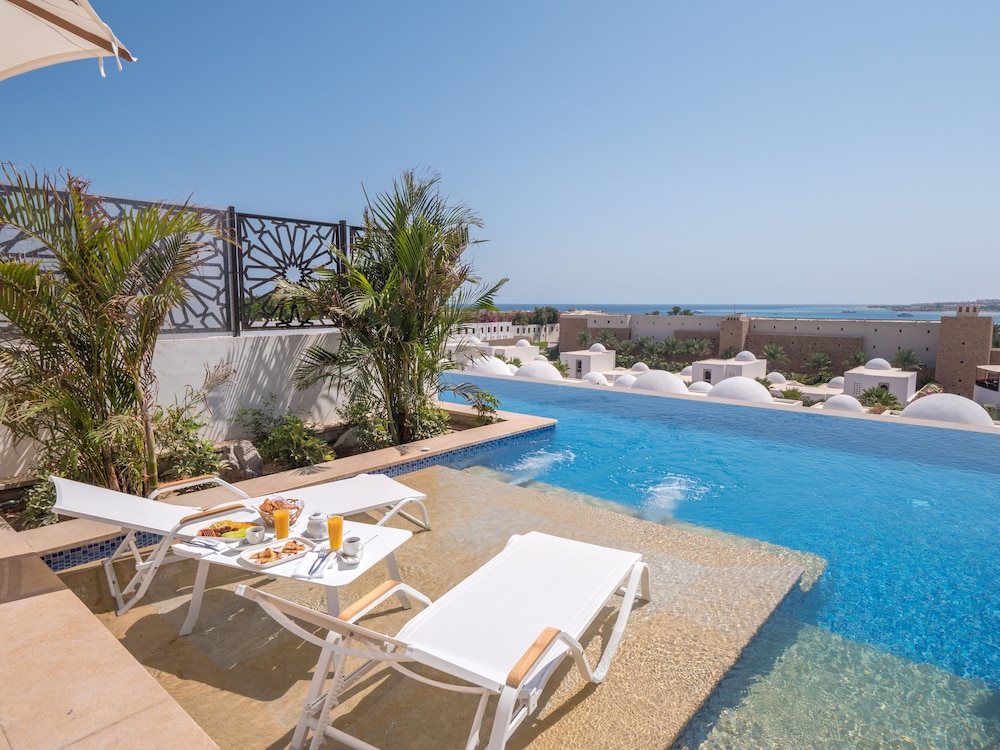 Fort Arabesque Resort, Spa & Villas — Swimming pool in Makadi Bay, Red Sea