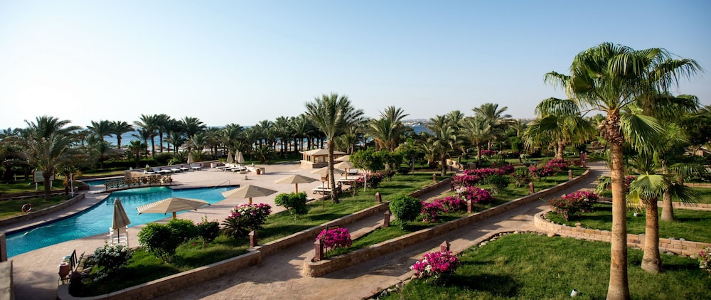 Fort Arabesque Resort, Spa & Villas — Beach in Makadi Bay, Red Sea