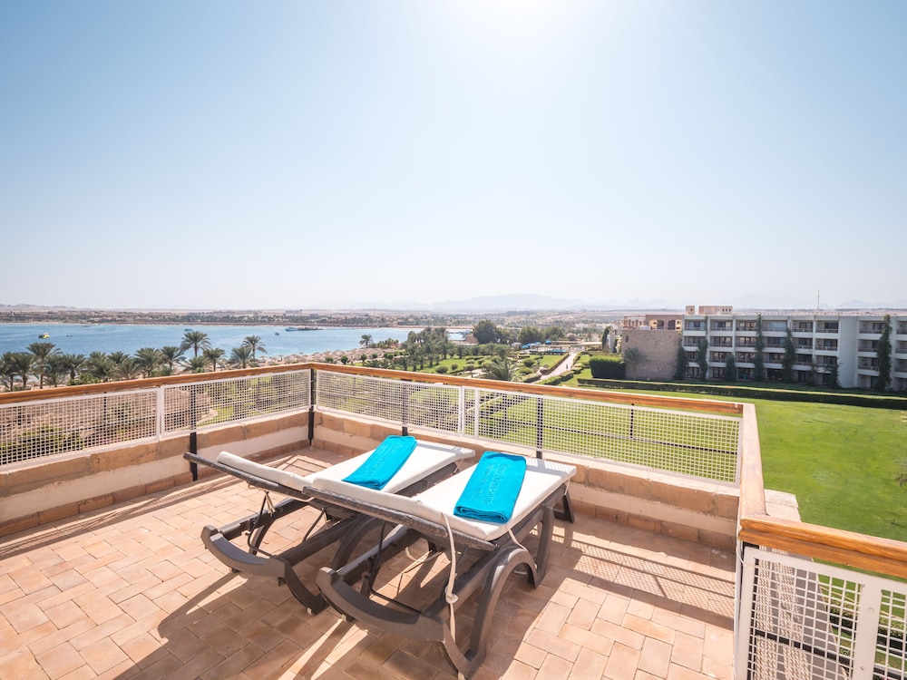 Fort Arabesque Resort, Spa & Villas — Hotel rooms in Makadi Bay, Red Sea
