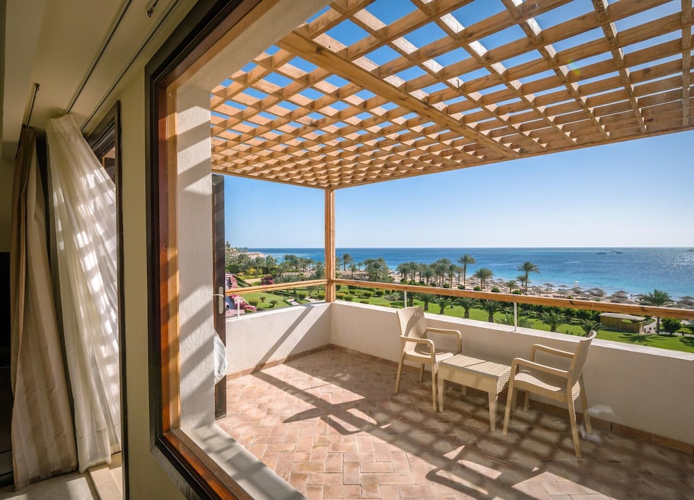 Fort Arabesque Resort, Spa & Villas — Hotel rooms in Makadi Bay, Red Sea