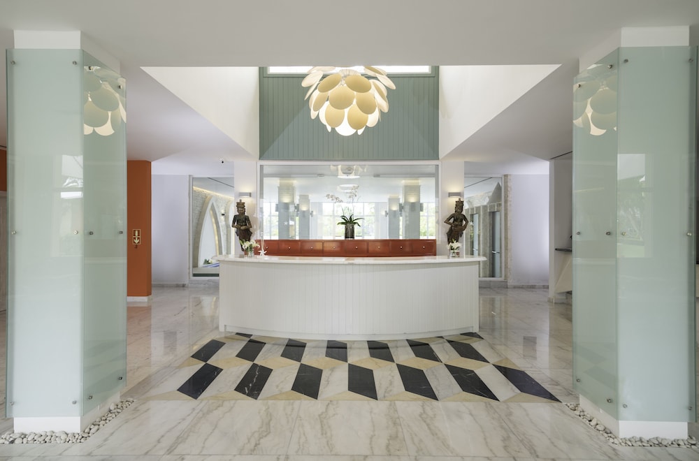 Iberostar Waves Dominicana - All Inclusive — Hotel building in Bavaro, La Altagracia