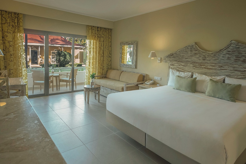 Iberostar Waves Dominicana - All Inclusive — Hotel rooms in Bavaro, La Altagracia