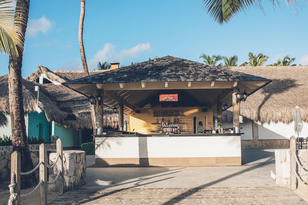 Iberostar Waves Dominicana - All Inclusive — Restaurant & bars in Bavaro, La Altagracia