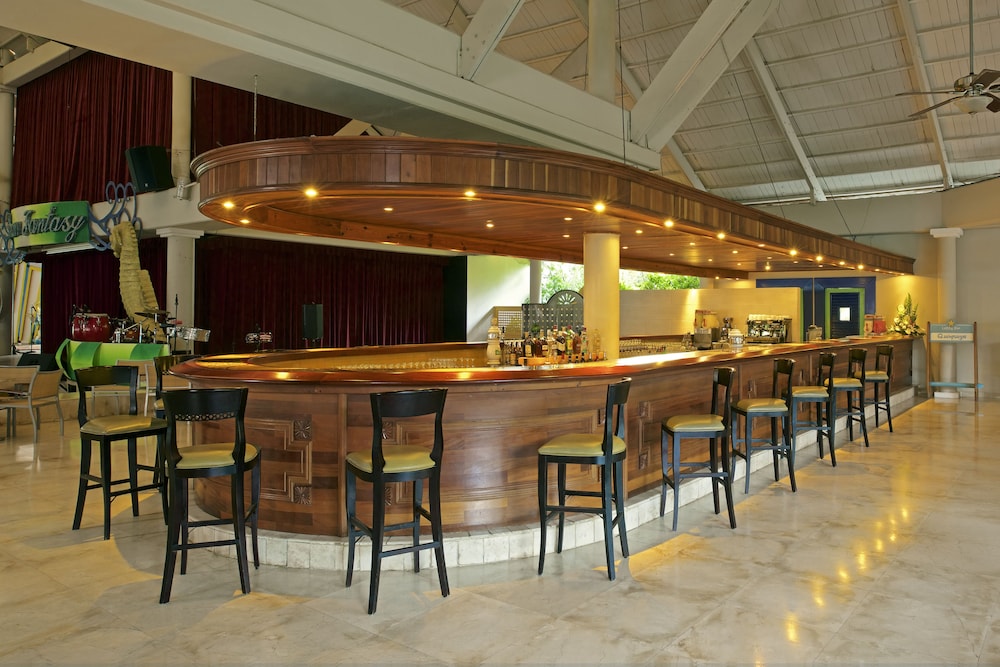 Iberostar Waves Dominicana - All Inclusive — Restaurant & bars in Bavaro, La Altagracia