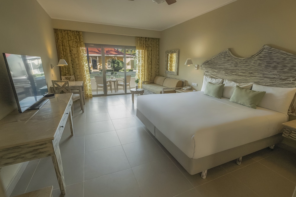 Iberostar Waves Dominicana - All Inclusive — Hotel rooms in Bavaro, La Altagracia