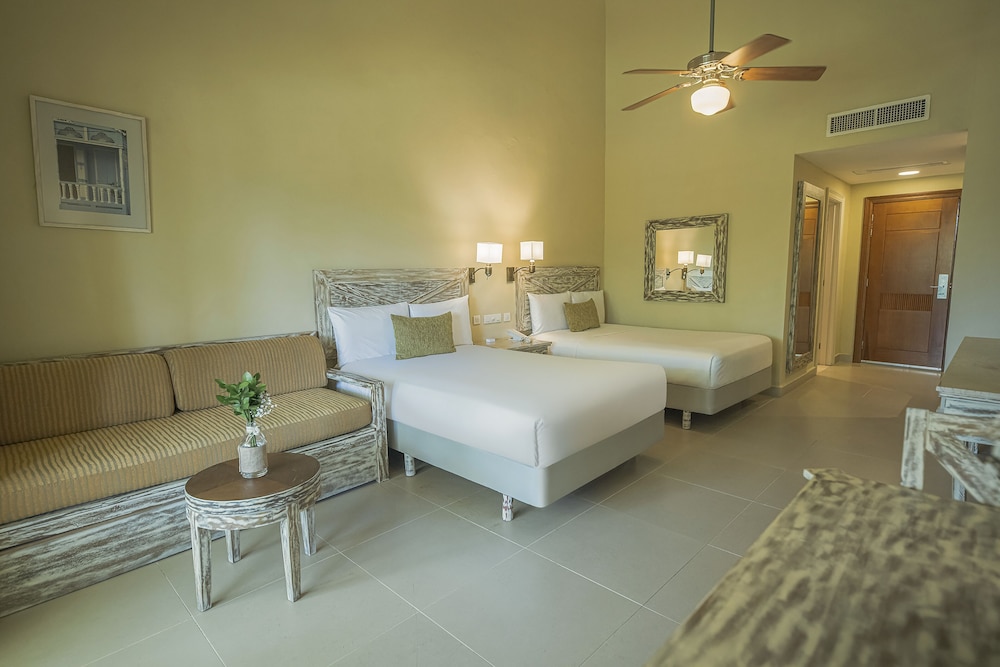 Iberostar Waves Dominicana - All Inclusive — Hotel rooms in Bavaro, La Altagracia