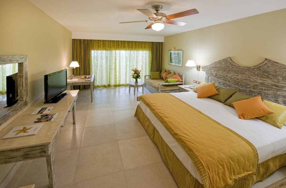 Iberostar Waves Dominicana - All Inclusive — Hotel rooms in Bavaro, La Altagracia