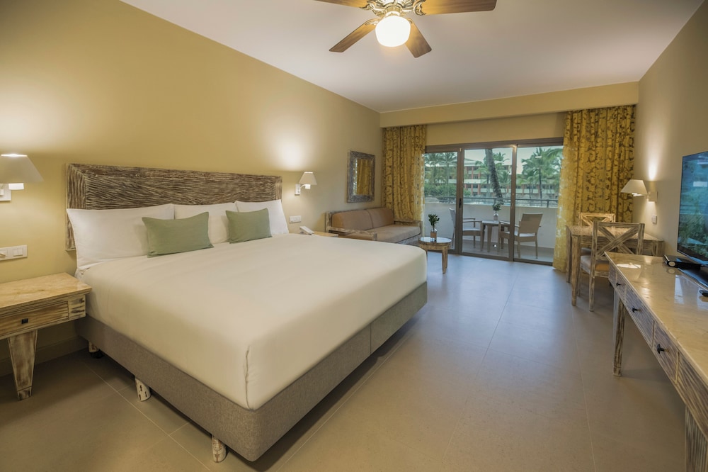 Iberostar Waves Dominicana - All Inclusive — Hotel rooms in Bavaro, La Altagracia
