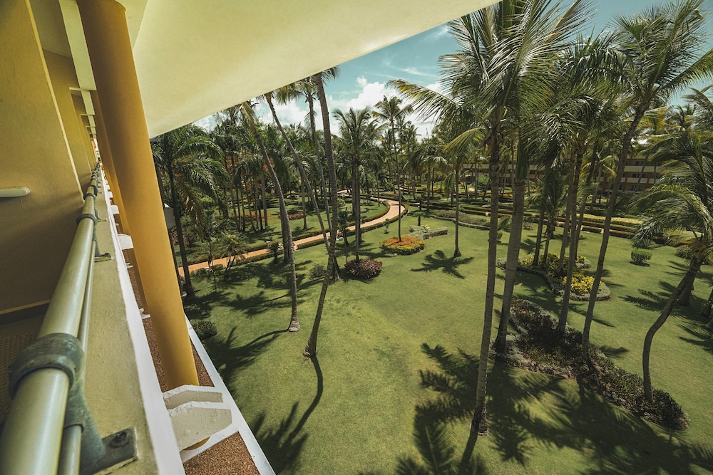 Iberostar Waves Dominicana - All Inclusive — Hotel building in Bavaro, La Altagracia
