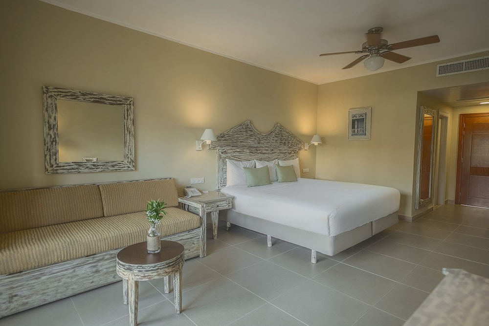 Iberostar Waves Dominicana - All Inclusive — Hotel rooms in Bavaro, La Altagracia