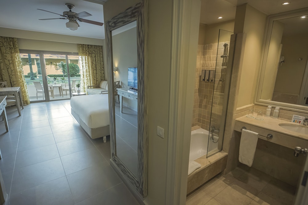 Iberostar Waves Dominicana - All Inclusive — Hotel rooms in Bavaro, La Altagracia