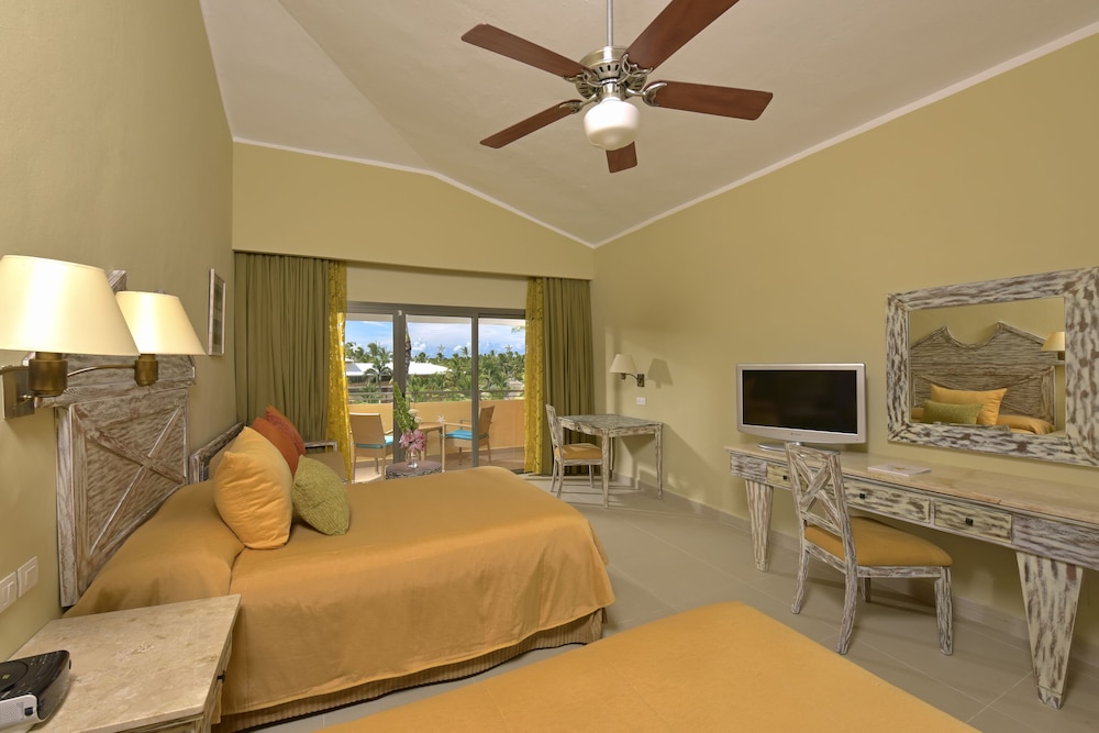 Iberostar Waves Dominicana - All Inclusive — Hotel rooms in Bavaro, La Altagracia