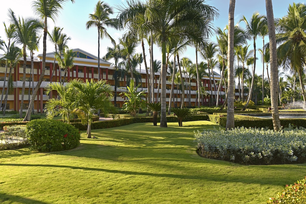 Iberostar Waves Dominicana - All Inclusive — Hotel building in Bavaro, La Altagracia