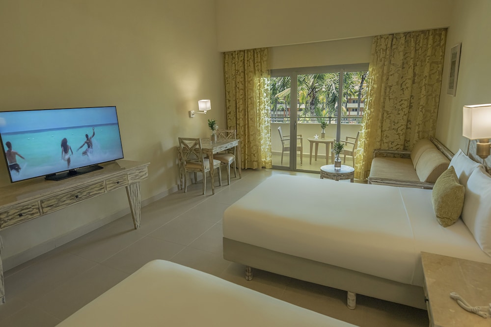 Iberostar Waves Dominicana - All Inclusive — Hotel rooms in Bavaro, La Altagracia