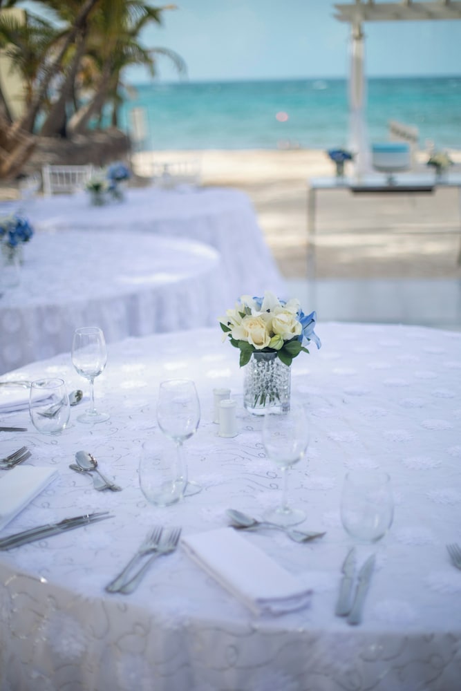 Iberostar Waves Dominicana - All Inclusive — Restaurant & bars in Bavaro, La Altagracia