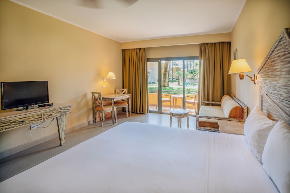 Iberostar Waves Dominicana - All Inclusive — Hotel rooms in Bavaro, La Altagracia