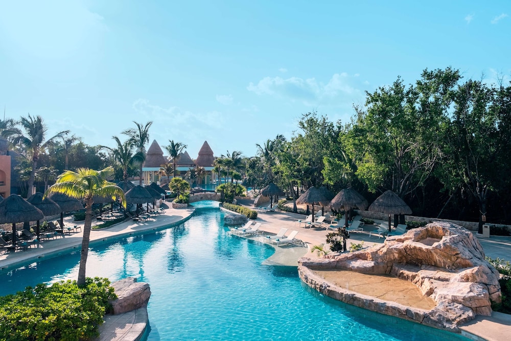 Iberostar Selection Paraíso Maya Suites - All Inclusive — Swimming pool in Playa del Carmen, Quintana Roo