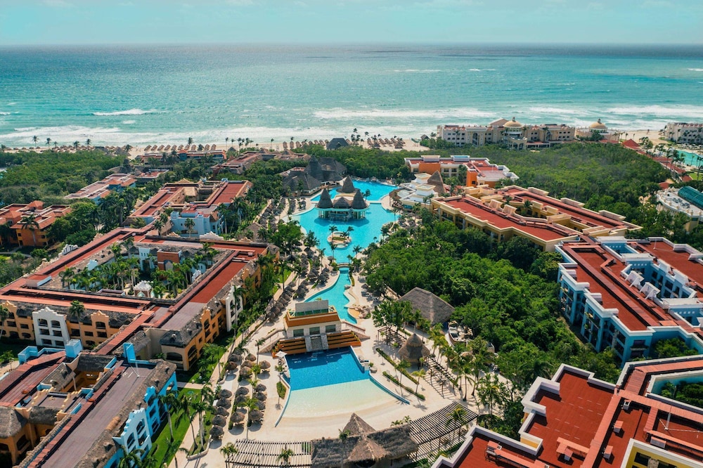 Iberostar Selection Paraíso Maya Suites - All Inclusive — Hotel building in Playa del Carmen, Quintana Roo