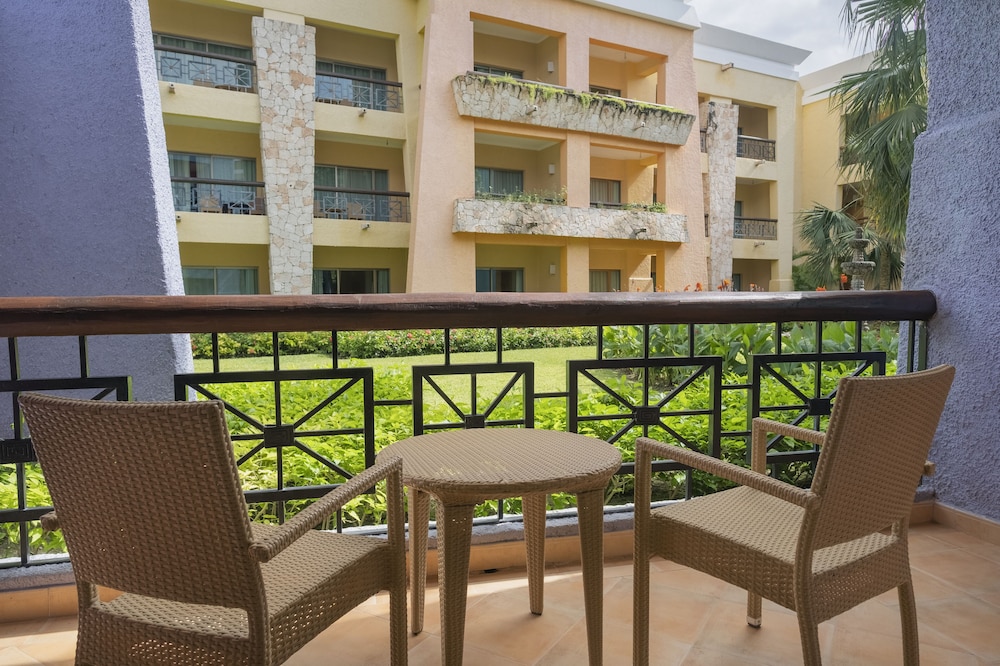 Iberostar Selection Paraíso Maya Suites - All Inclusive — Hotel rooms in Playa del Carmen, Quintana Roo