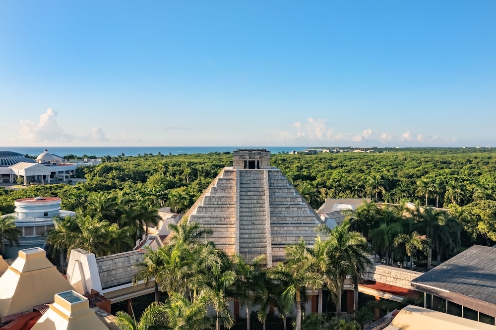 Iberostar Selection Paraíso Maya Suites - All Inclusive — Hotel building in Playa del Carmen, Quintana Roo