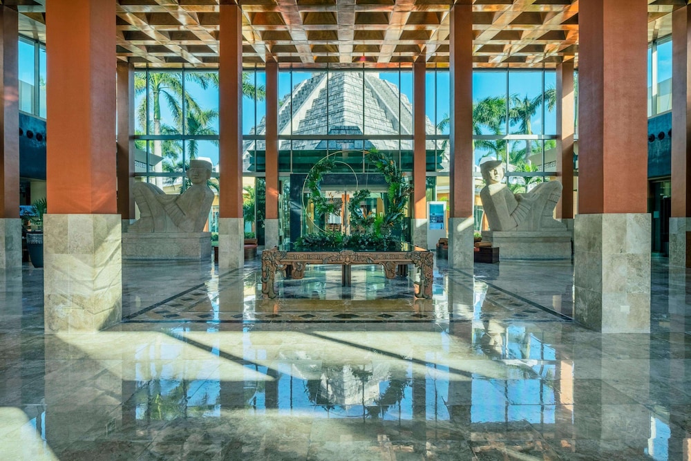 Iberostar Selection Paraíso Maya Suites - All Inclusive — Hotel building in Playa del Carmen, Quintana Roo