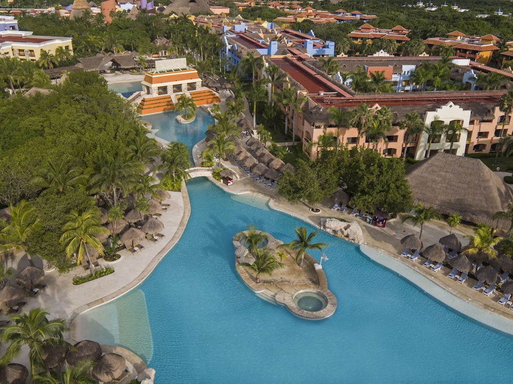 Iberostar Selection Paraíso Maya Suites - All Inclusive — Swimming pool in Playa del Carmen, Quintana Roo
