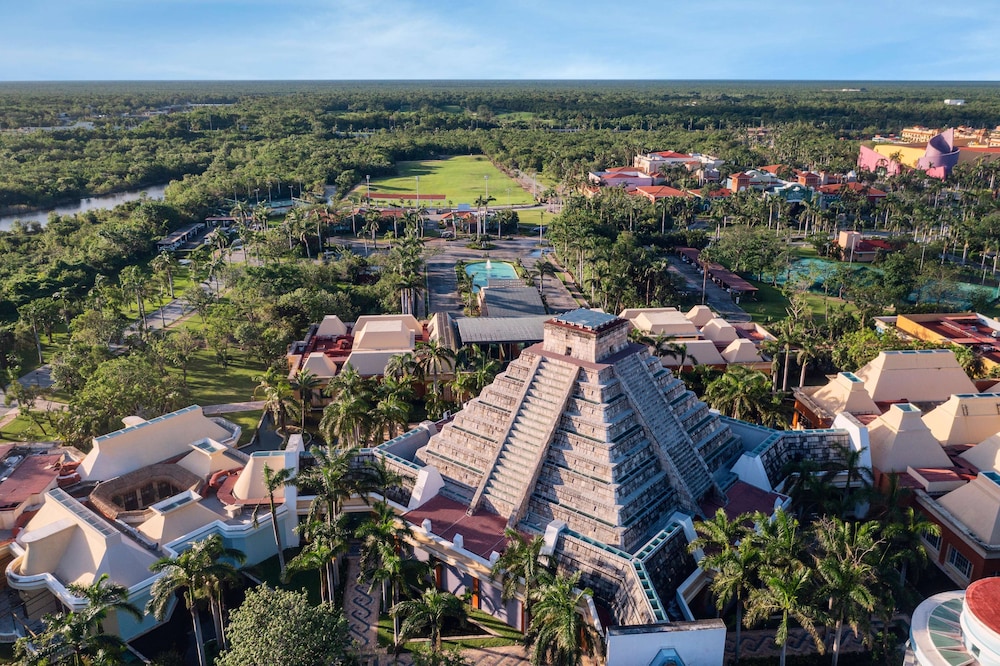 Iberostar Selection Paraíso Maya Suites - All Inclusive — Hotel building in Playa del Carmen, Quintana Roo