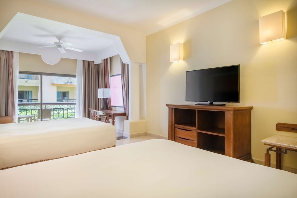Iberostar Selection Paraíso Maya Suites - All Inclusive — Hotel rooms in Playa del Carmen, Quintana Roo