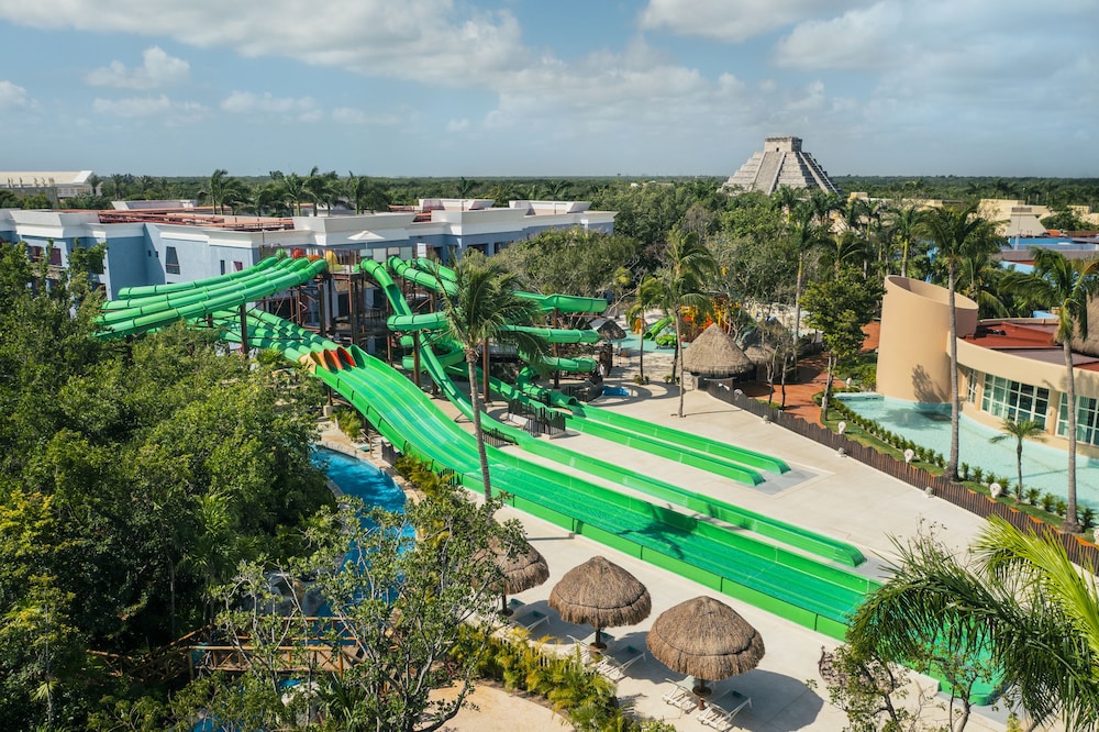 Iberostar Selection Paraíso Maya Suites - All Inclusive — Swimming pool in Playa del Carmen, Quintana Roo