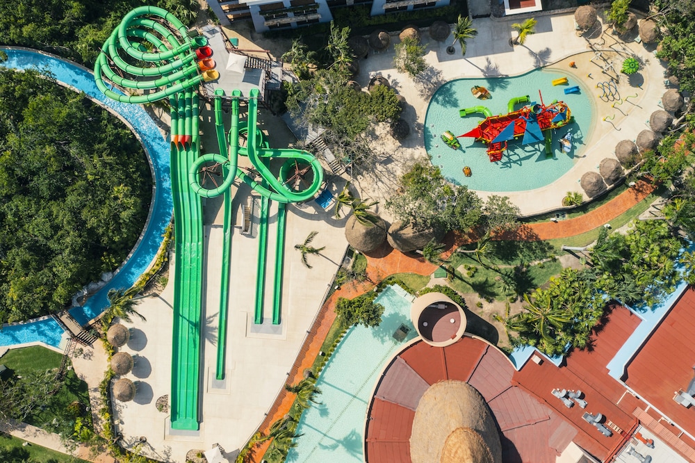 Iberostar Selection Paraíso Maya Suites - All Inclusive — Swimming pool in Playa del Carmen, Quintana Roo