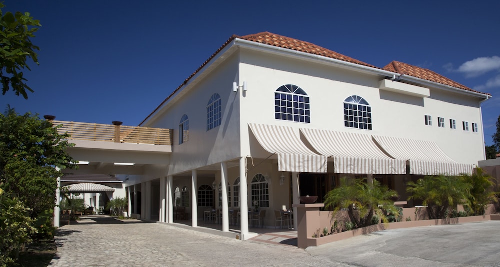 Sandy Haven Resort — Hotel building in Negril