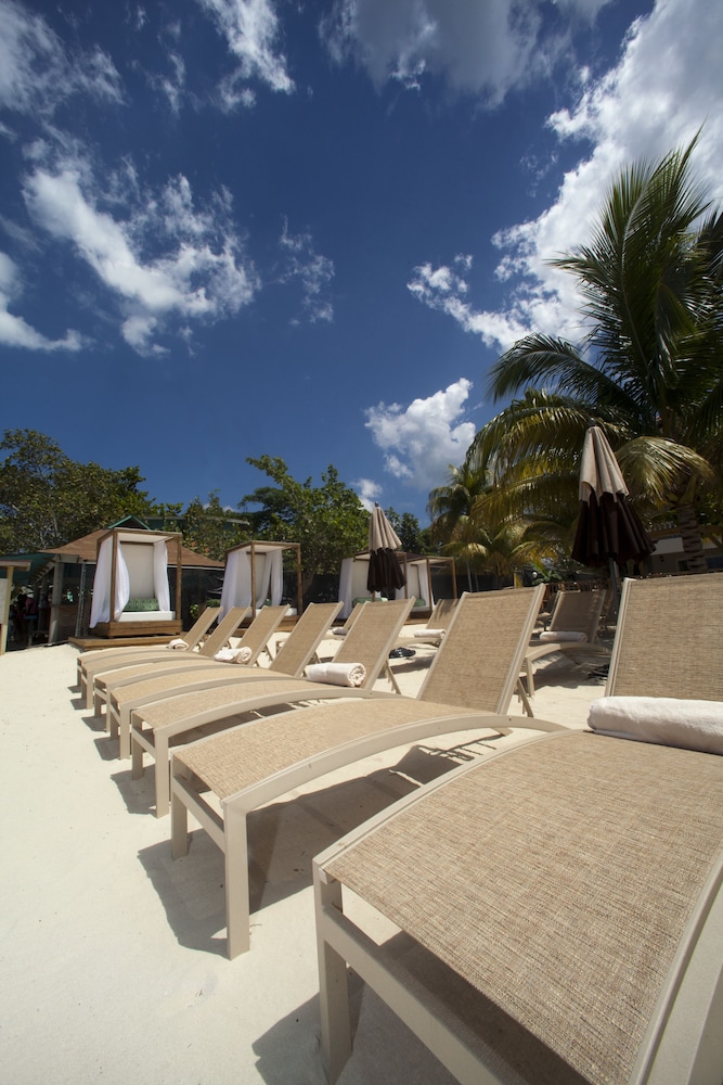 Sandy Haven Resort — Beach in Negril