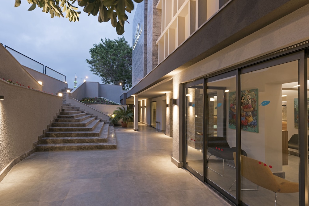 Floria Beach Hotel — Hotel building in Alanya