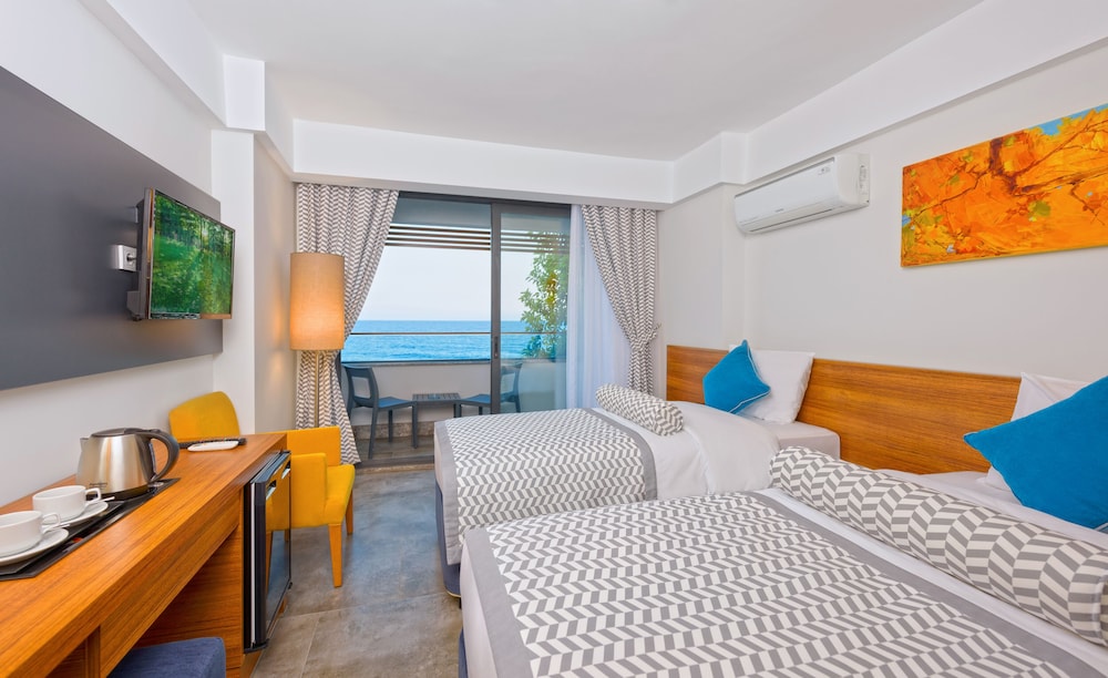 Floria Beach Hotel — Hotel rooms in Alanya