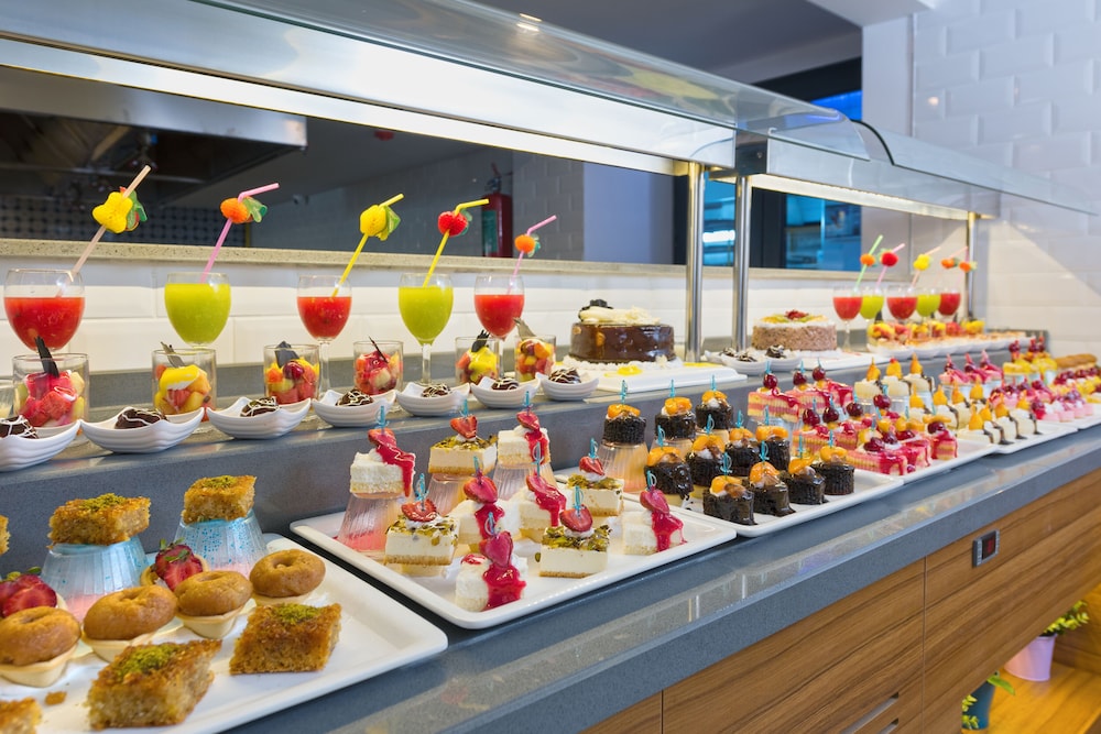 Floria Beach Hotel — Restaurant & bars in Alanya