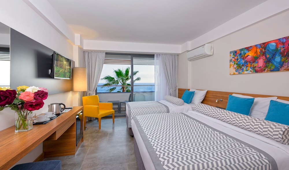 Floria Beach Hotel — Hotel rooms in Alanya