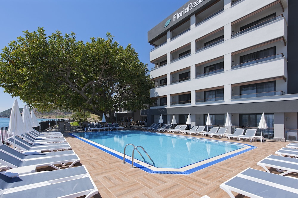 Floria Beach Hotel — Swimming pool in Alanya
