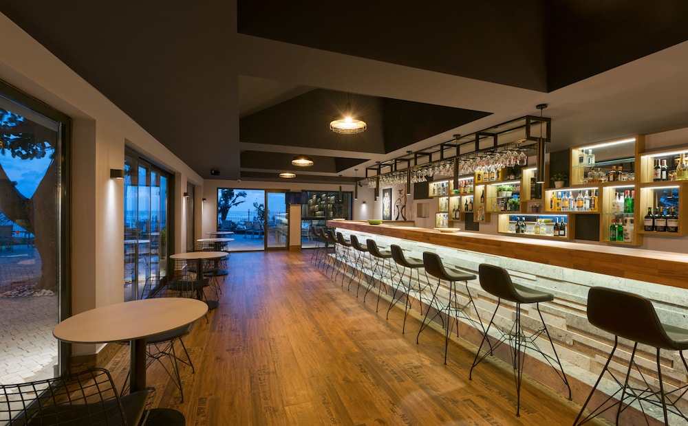Floria Beach Hotel — Restaurant & bars in Alanya