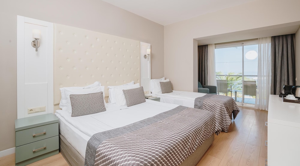 Corendon Playa Kemer - Ultra All Inclusive — Hotel rooms in Kemer