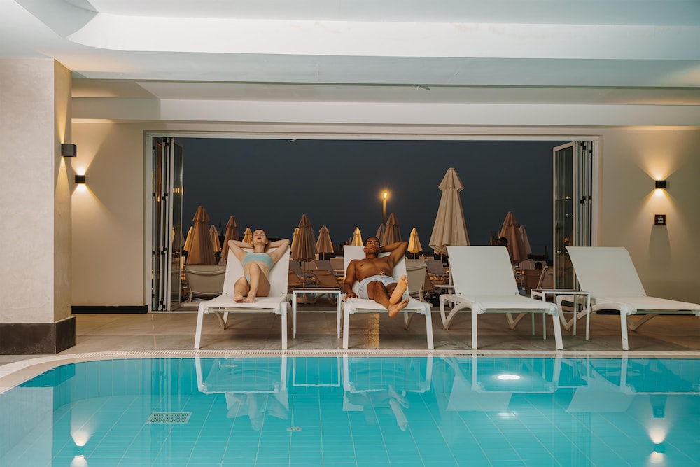Corendon Playa Kemer - Ultra All Inclusive — Swimming pool in Kemer