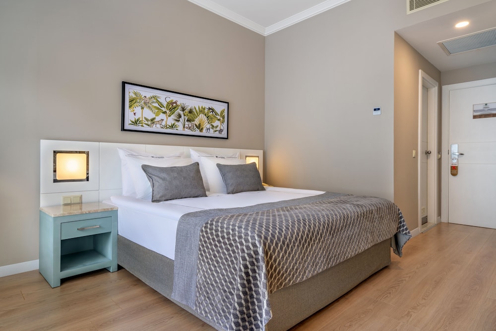 Corendon Playa Kemer - Ultra All Inclusive — Hotel rooms in Kemer