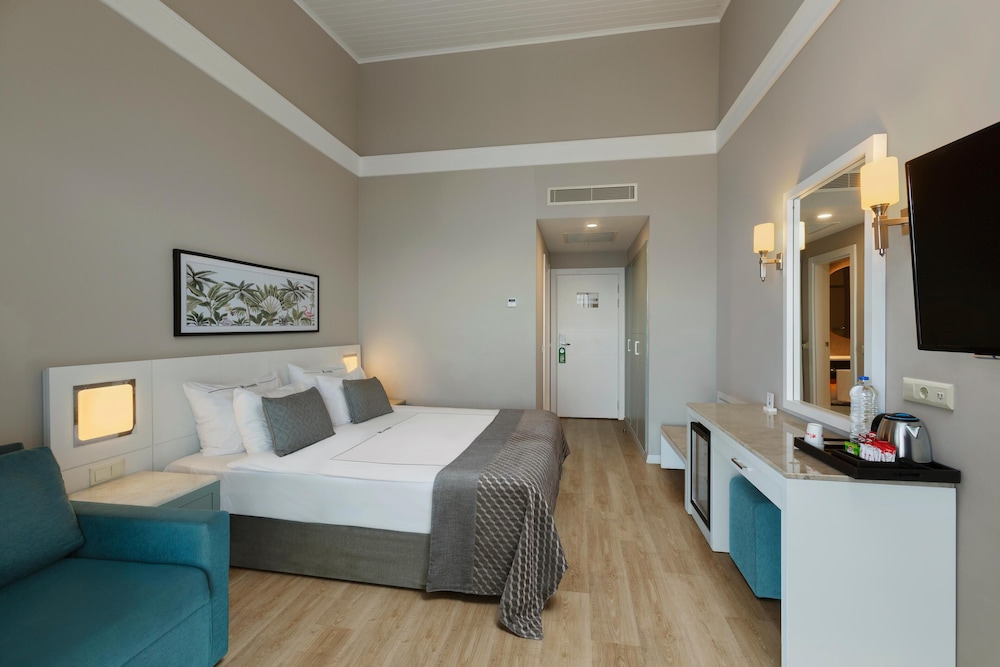 Corendon Playa Kemer - Ultra All Inclusive — Hotel rooms in Kemer