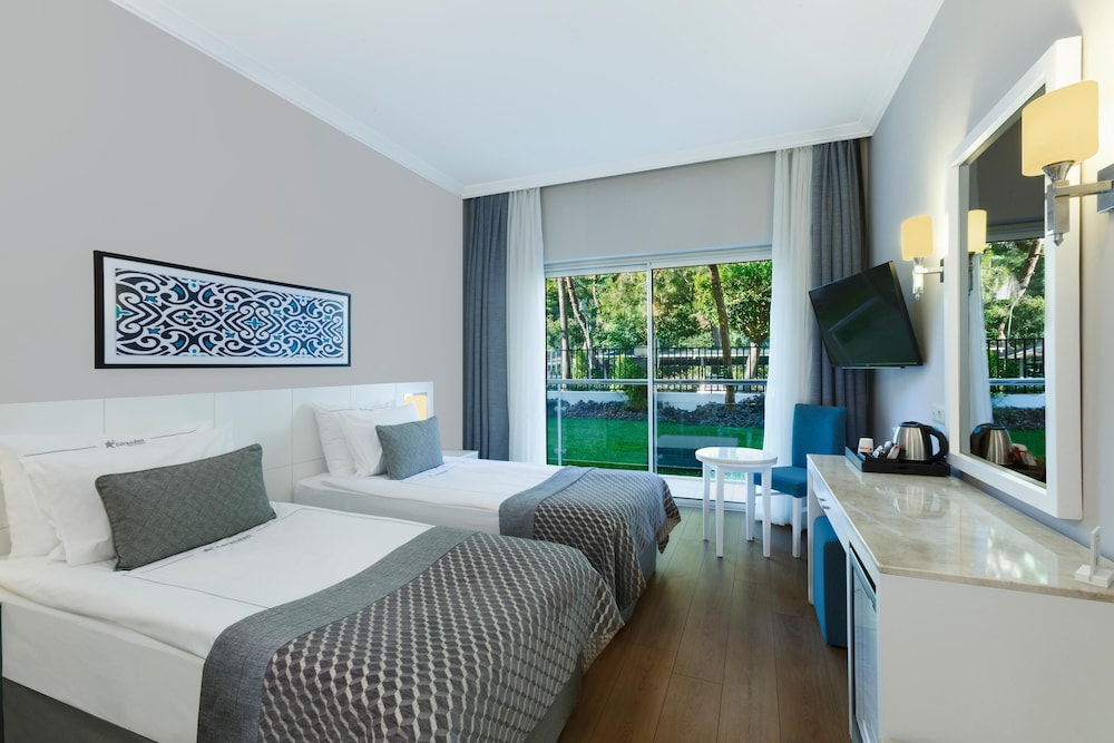 Corendon Playa Kemer - Ultra All Inclusive — Hotel rooms in Kemer