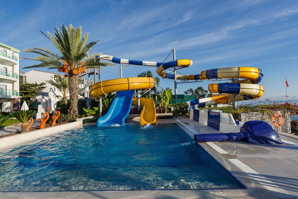 Corendon Playa Kemer - Ultra All Inclusive — Swimming pool in Kemer
