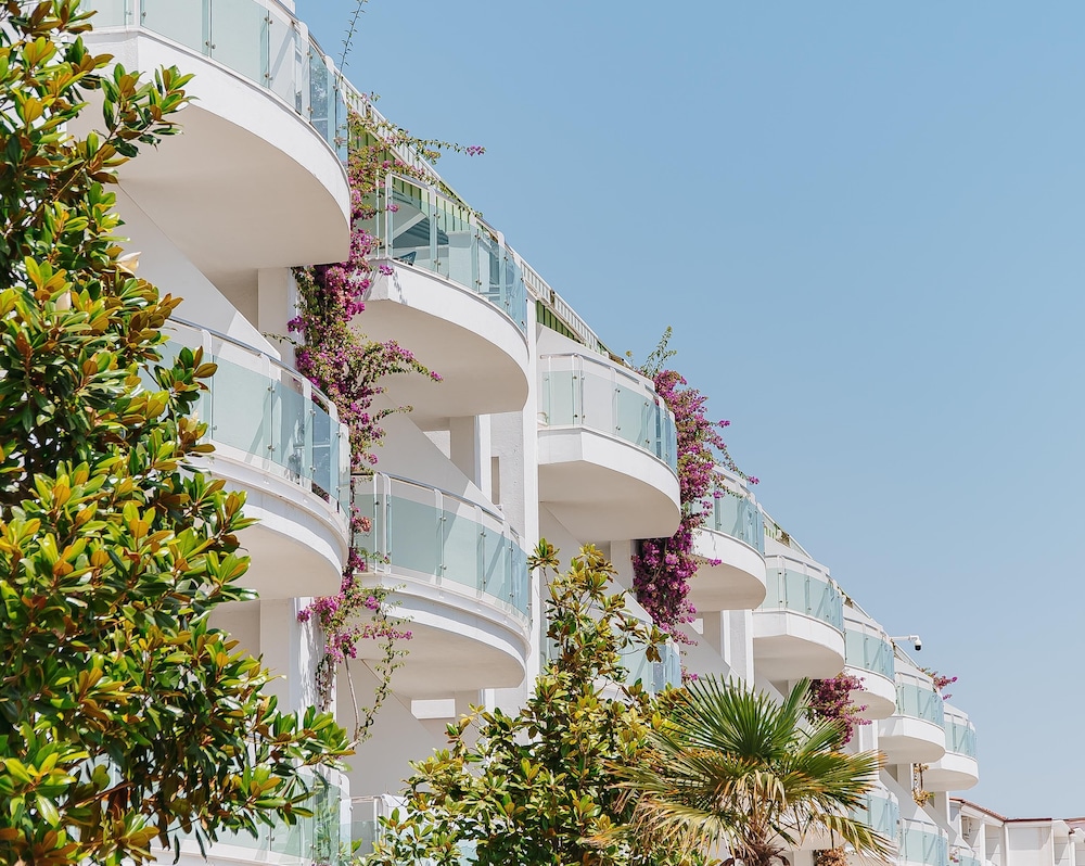Corendon Playa Kemer - Ultra All Inclusive — Hotel building in Kemer