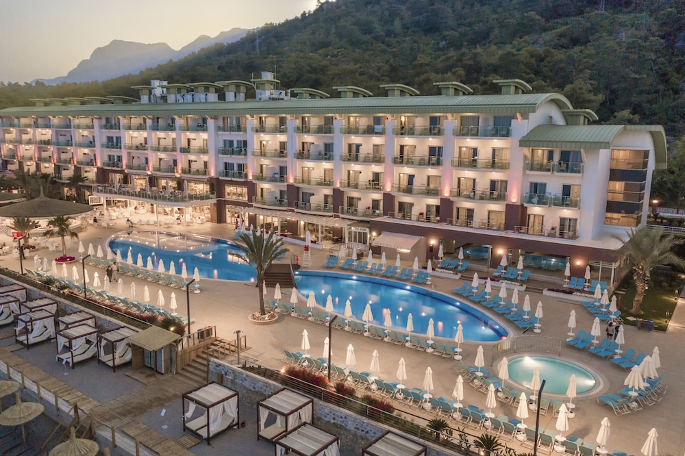 Corendon Playa Kemer - Ultra All Inclusive — Swimming pool in Kemer