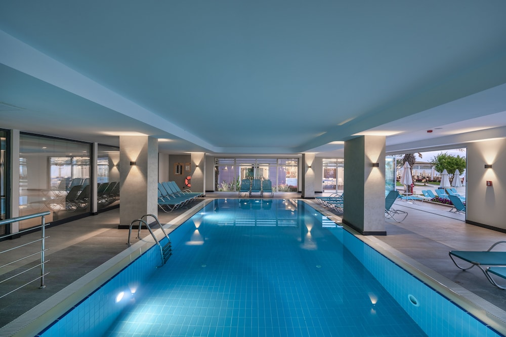Corendon Playa Kemer - Ultra All Inclusive — Swimming pool in Kemer