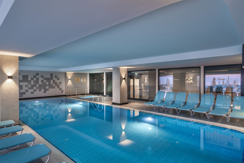 Corendon Playa Kemer - Ultra All Inclusive — Swimming pool in Kemer